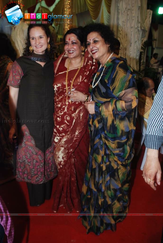 Shaan, Moushmi Chaterjee,Rupa Ganguly at Durga pooja Event hd photo